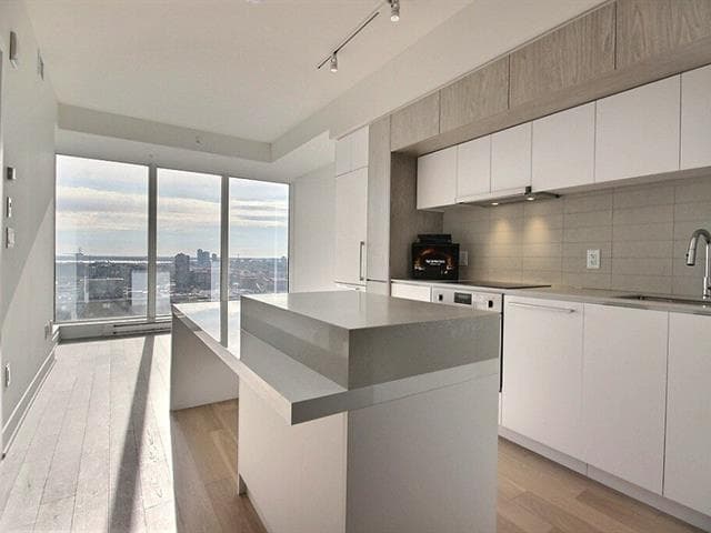 1288 Rue St-Antoine O., Montréal, QC H3C 0X6 — photo 3