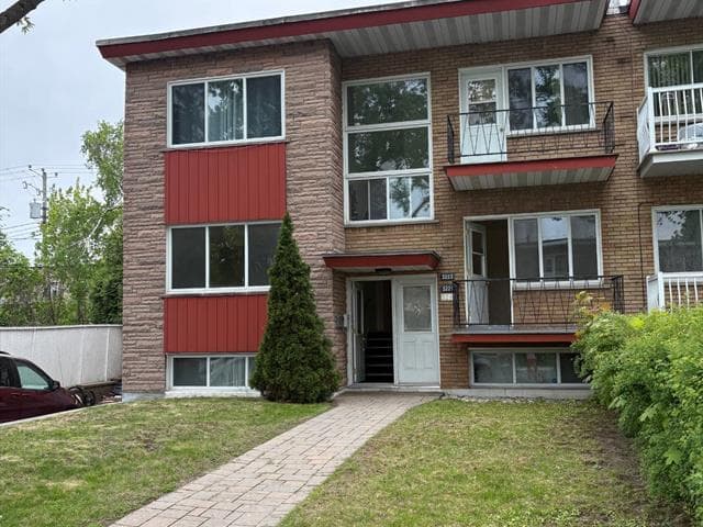 3219 Rue Noorduyn, Montréal, QC H4R 1A1